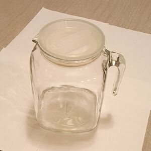 Bormiolo Rocco glass pitcher, 68 ounces